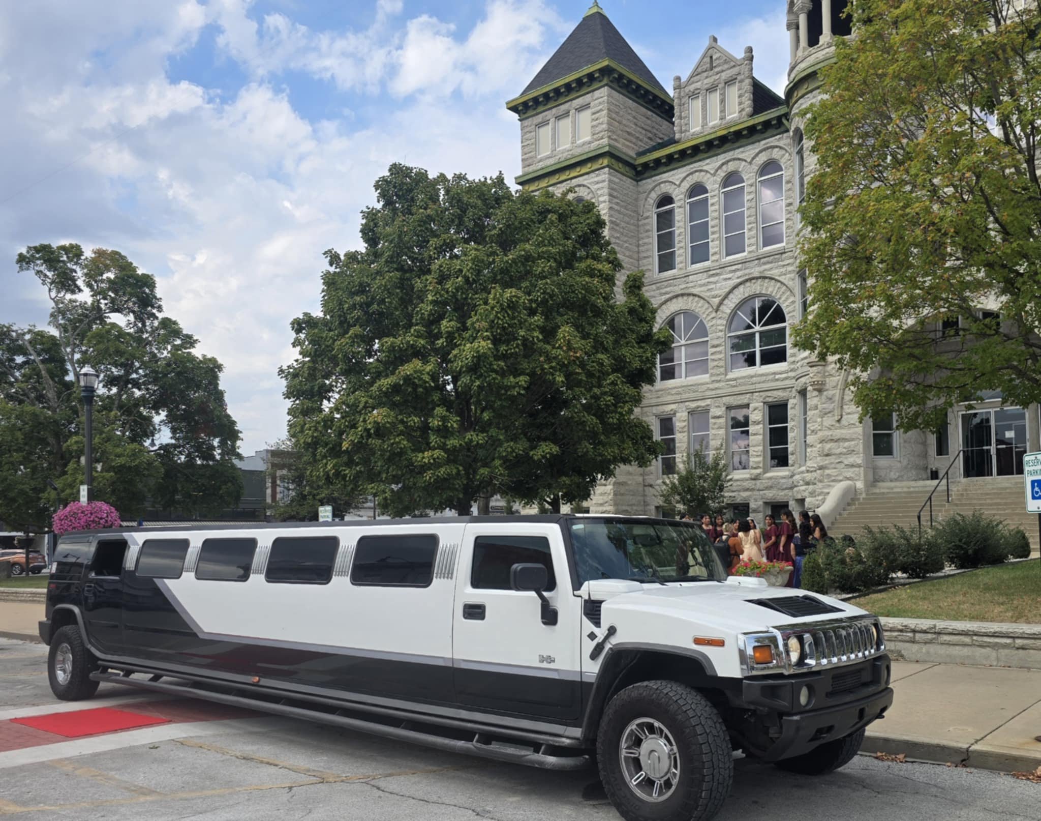 H2 Thunder Hummer Limousine Springfield Missouri - Exterior View